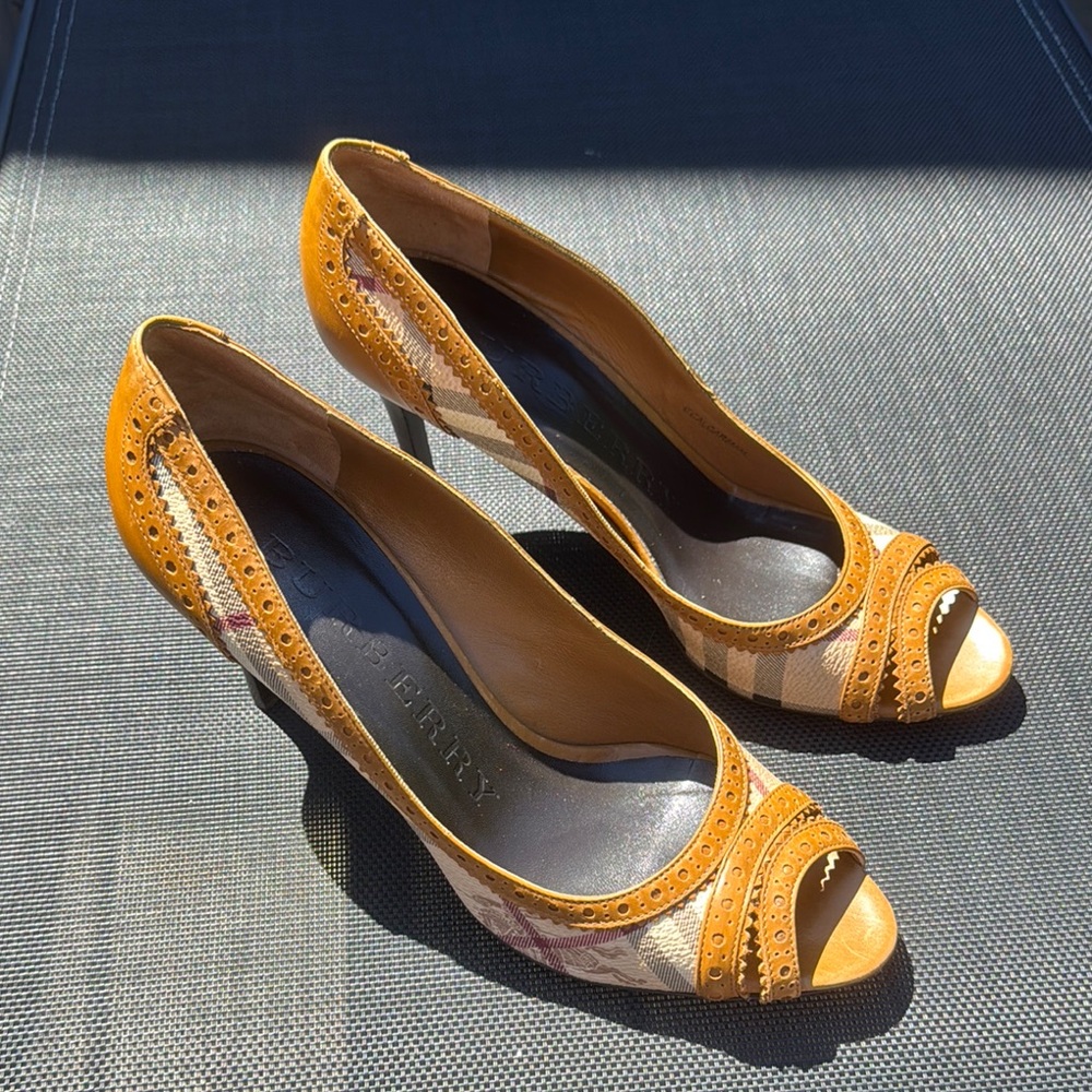 Vintage Burberry Brogue Haymarket Check Peep Toe Heels Size 40 (9-9.5 US)